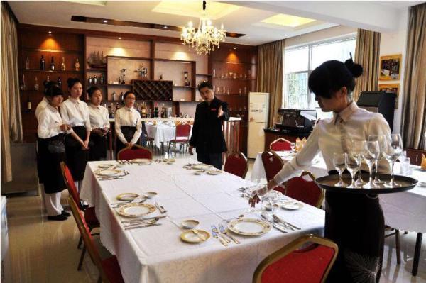 酒店管理專(zhuān)業(yè)讀研，餐飲服務(wù)方向性?xún)r(jià)比幾何？